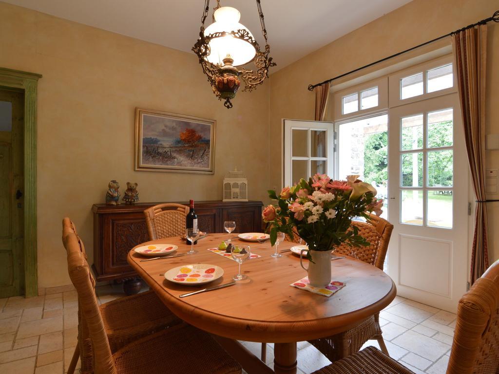 Furnished Bungalow In Monceau En Ardenne With Garden Barbecue Oizy Quarto foto